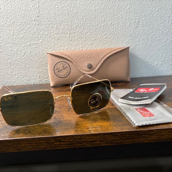 Ray-Ban Rectangle sunglasses (RB1969). Polished gold frame/G-15 green lenses - Picture 5 of 11